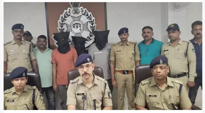 रतलाम पुलिस ने 10 लाख की ड्रग्स के साथ चार तस्कर पकड़े, पूछताछ जारी रतलाम पुलिस ने 10 लाख की ड्रग्स के साथ चार तस्कर पकड़े, पूछताछ जारी