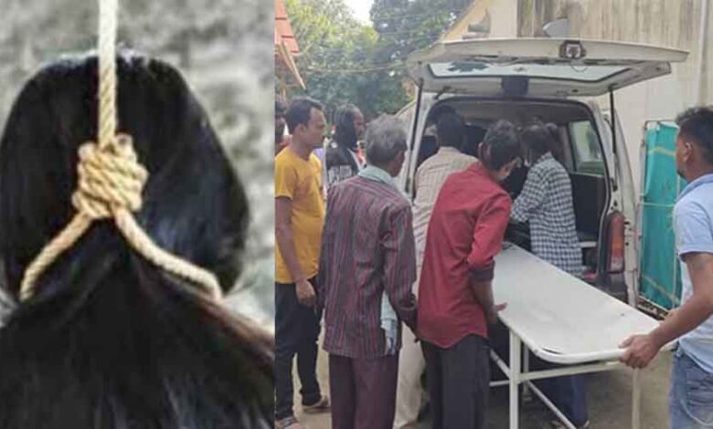 छत्तीसगढ़-कोरबा में पति से झगड़कर फांसी पर लटकी पत्नी, पिता ने लगाया हत्या का आरोप छत्तीसगढ़-कोरबा में पति से झगड़कर फांसी पर लटकी पत्नी, पिता ने लगाया हत्या का आरोप