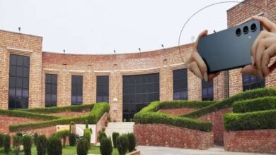प्रोफेसर की पत्नी का वीडियो बनाने पर सफाई कर्मचारी की पिटाई