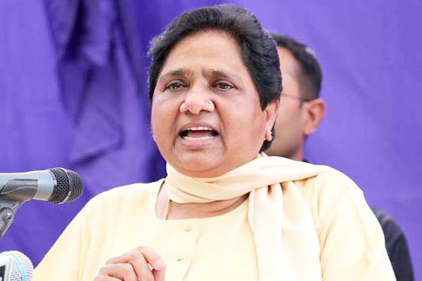 दलित शब्द कहने पर मायावती ने इनेलो नेता से कहा कि उन्हें संविधान पढ़ने की जरूरत दलित शब्द कहने पर मायावती ने इनेलो नेता से कहा कि उन्हें संविधान पढ़ने की जरूरत