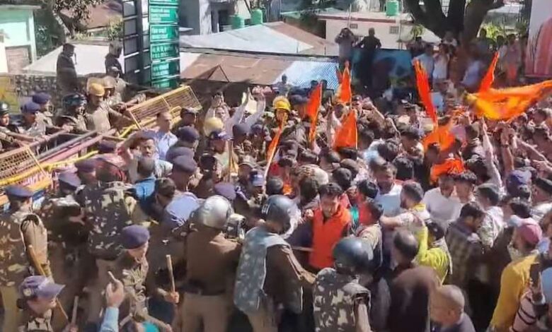 उत्तरकाशी मस्जिद विवाद: 8 आरोपियों के खिलाफ गंभीर धाराओं में FIR दर्ज, कानून व्यवस्था को लेकर बढ़ी चर्चा