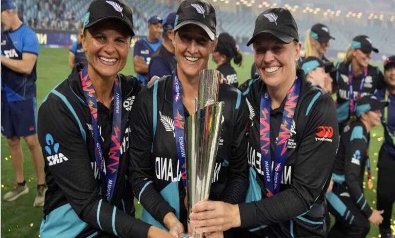 महिला T20 WC 2024: न्यूजीलैंड की ‘तीन दादी’ ने पहना विश्व कप का ताज महिला T20 WC 2024: न्यूजीलैंड की ‘तीन दादी’ ने पहना विश्व कप का ताज
