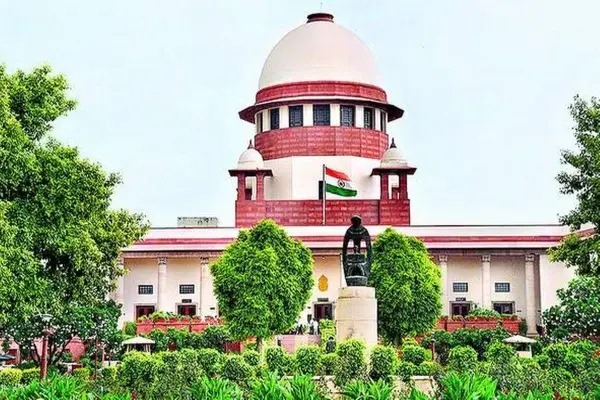 Bulldozer Action : सुप्रीम कोर्ट का बड़ा बयान, कहा – ‘धार्मिक इमारतें नहीं बन सकतीं लोगों की जिंदगी में बाधा’ Bulldozer Action : सुप्रीम कोर्ट का बड़ा बयान, कहा – ‘धार्मिक इमारतें नहीं बन सकतीं लोगों की जिंदगी में बाधा’