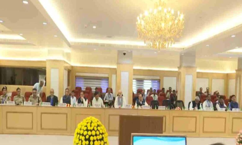 शाह ने उग्रवाद से प्रभावित प्रदेशों के मुख्यमंत्रियों, उपमुख्यमंत्रियों व वरिष्ठ अधिकारियों के साथ की समीक्षा बैठक शाह ने उग्रवाद से प्रभावित प्रदेशों के मुख्यमंत्रियों, उपमुख्यमंत्रियों व वरिष्ठ अधिकारियों के साथ की समीक्षा बैठक