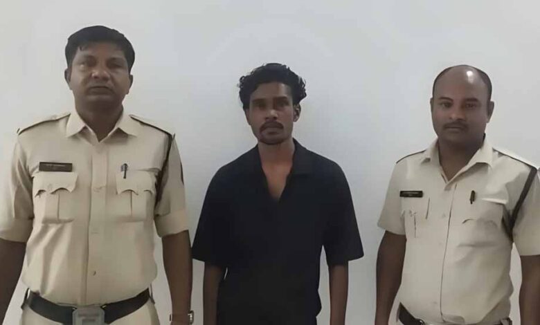 आपराधिक रिकॉर्ड में दर्ज निगरानी शुदा बदमाश को पुलिस ने भेजा जेल आपराधिक रिकॉर्ड में दर्ज निगरानी शुदा बदमाश को पुलिस ने भेजा जेल