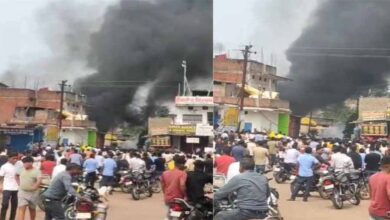 प्रधान आरक्षक की पत्नी और बेटी की बेरहमी से हत्या करने वाले आरोपी के घर में लोगों ने लगाई आग