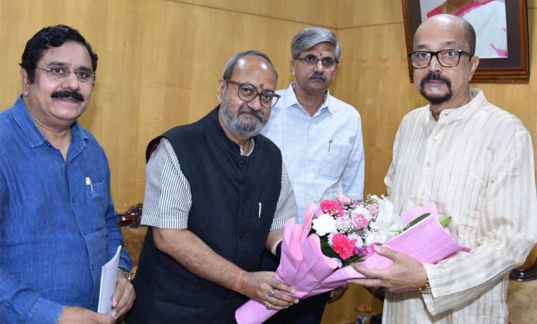 छत्तीसगढ़ के राज्यपाल से पब्लिक रिलेशन्स सोसायटी आफ इंडिया नई दिल्ली के राष्ट्रीय अध्यक्ष ने सौजन्य भेंट की छत्तीसगढ़ के राज्यपाल से पब्लिक रिलेशन्स सोसायटी आफ इंडिया नई दिल्ली के राष्ट्रीय अध्यक्ष ने सौजन्य भेंट की