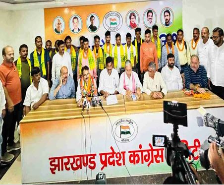 कांग्रेस में शामिल हुए आरयू के पूर्व वीसी अमर कुमार चौधरी, प्रदेश अध्यक्ष ने किया स्वागत कांग्रेस में शामिल हुए आरयू के पूर्व वीसी अमर कुमार चौधरी, प्रदेश अध्यक्ष ने किया स्वागत