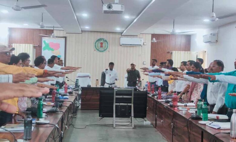 कलेक्टर ने उल्लास नवभारत साक्षरता कार्यक्रम के तहत अधिकारियों को दिलाई शपथ कलेक्टर ने उल्लास नवभारत साक्षरता कार्यक्रम के तहत अधिकारियों को दिलाई शपथ