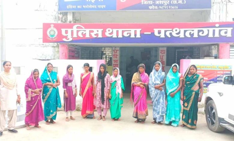 छत्तीसगढ़ में चेन स्नेचिंग करने वाली महिलाओं की गैंग गिरफ्तार छत्तीसगढ़ में चेन स्नेचिंग करने वाली महिलाओं की गैंग गिरफ्तार