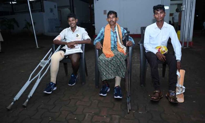 छत्तीसगढ़-जगदलपुर में आईईडी में पैर गंवाने वालों को मिले कृत्रिम पैर, उपमुख्यमंत्री निवास पहुंचे नक्सल पीड़ित छत्तीसगढ़-जगदलपुर में आईईडी में पैर गंवाने वालों को मिले कृत्रिम पैर, उपमुख्यमंत्री निवास पहुंचे नक्सल पीड़ित