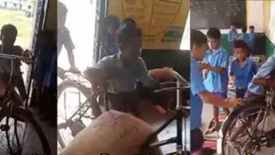 छत्तीसगढ़-बिलासपुर के स्कूल में मासूम बच्चों से उठवाया दो क्विंटल चावल, मैडम देती थीं पैसे का लालच