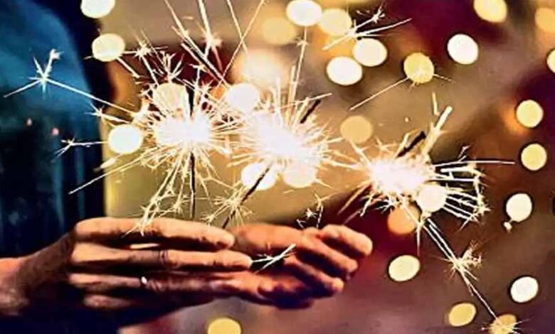 दीपावली पर पटाखा जलाते समय सावधानी बरतने की अपील दीपावली पर पटाखा जलाते समय सावधानी बरतने की अपील