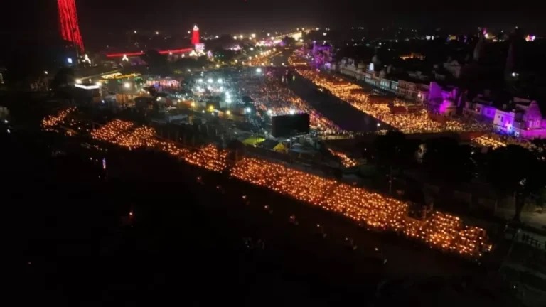 पूरे देश में दिवाली की धूम, कश्मीर से लेकर कन्याकुमारी तक के मंदिरों में खास तैयारी पूरे देश में दिवाली की धूम, कश्मीर से लेकर कन्याकुमारी तक के मंदिरों में खास तैयारी
