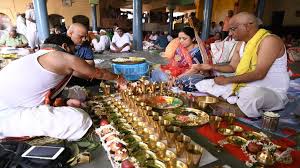 तर्पण, पूजन और दान कर दी पितरों की विदाई, सिद्धवट, रामघाट, गयाकोटा तीर्थ पर लोगों ने किए पिंडदान