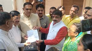 बेटी बचाओ अभियान के तहत कांग्रेसियों ने भोपाल सांसद को सौंपा ज्ञापन, जीतू पटवारी ने शर्मा से की फोन पर बात
