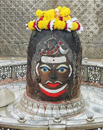 जटाधारी स्वरूप में बाबा महाकाल का दिव्य श्रृंगार, रजत मुकुट के साथ रमाई भस्म जटाधारी स्वरूप में बाबा महाकाल का दिव्य श्रृंगार, रजत मुकुट के साथ रमाई भस्म