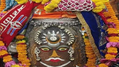 करवाचौथ पर महाकाल के सूर्य स्वरूप का दिव्य दर्शन, भस्म आरती में भक्तों ने लिया आशीर्वाद