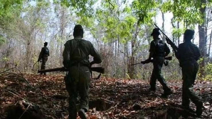 छत्तीसगढ़ के दंतेवाड़ा-नारायणपुर सीमा पर पुलिस और नक्सलियों के बीच मुठभेड़, अब तक 36 नक्सली ढेर, सर्च अभियान जारी छत्तीसगढ़ के दंतेवाड़ा-नारायणपुर सीमा पर पुलिस और नक्सलियों के बीच मुठभेड़, अब तक 36 नक्सली ढेर, सर्च अभियान जारी