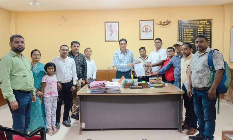 डीईओ से मिलकर शिक्षक मोर्चा पदाधिकारीयो ने शीघ्र प्रधान पाठक पर पदोन्नति की मांग की डीईओ से मिलकर शिक्षक मोर्चा पदाधिकारीयो ने शीघ्र प्रधान पाठक पर पदोन्नति की मांग की
