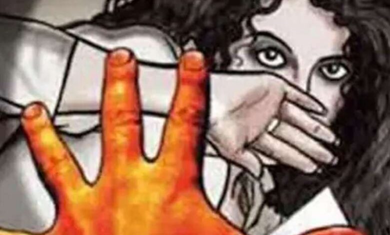 पति के दोस्त ने नव वविवाहिता के घर में घुसकर किया दुष्कर्म पति के दोस्त ने नव वविवाहिता के घर में घुसकर किया दुष्कर्म