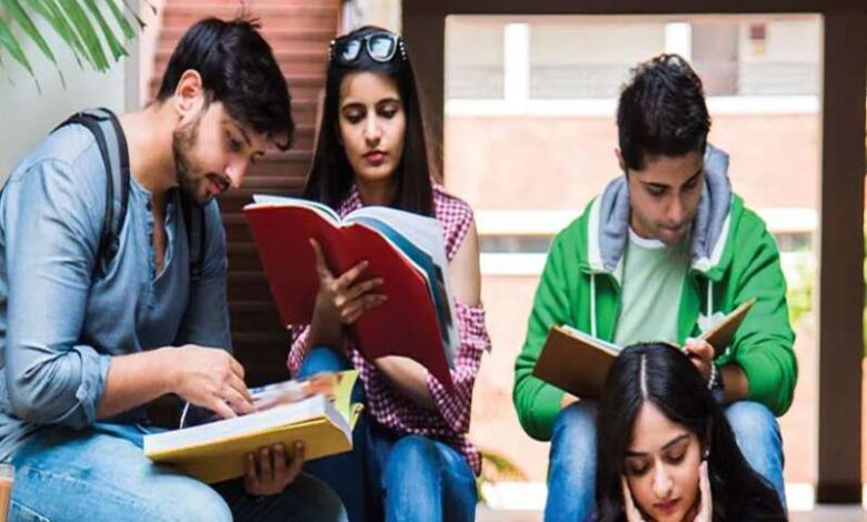 शिक्षा मंत्री का बड़ा फैसला, निजी विश्वविद्यालयों में 25% छात्रों को मिलेगी फीस में राहत