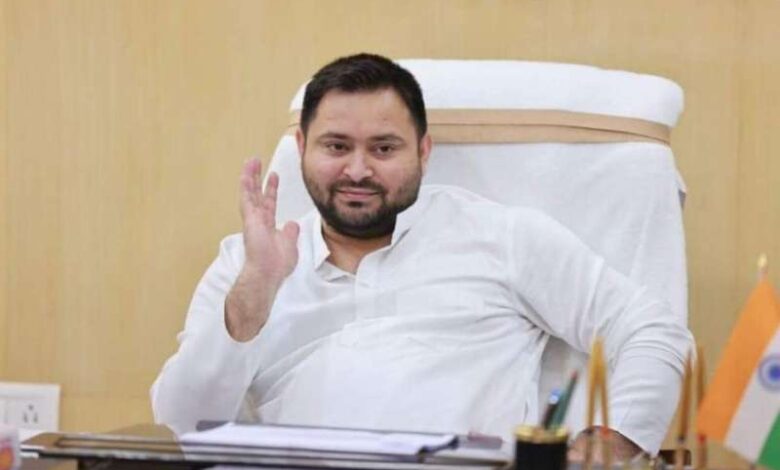 तेजस्वी का आरोप, बिहार में कहें कि शराबबंदी…..लेकिन हर चौक-चौराहों पर उपलब्ध तेजस्वी का आरोप, बिहार में कहें कि शराबबंदी…..लेकिन हर चौक-चौराहों पर उपलब्ध