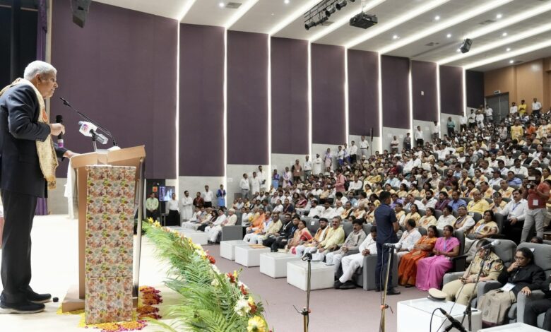 इतिहास से छेड़छाड़ की गई, वंचितों को नहीं मिला श्रेय: उपराष्ट्रपति इतिहास से छेड़छाड़ की गई, वंचितों को नहीं मिला श्रेय: उपराष्ट्रपति