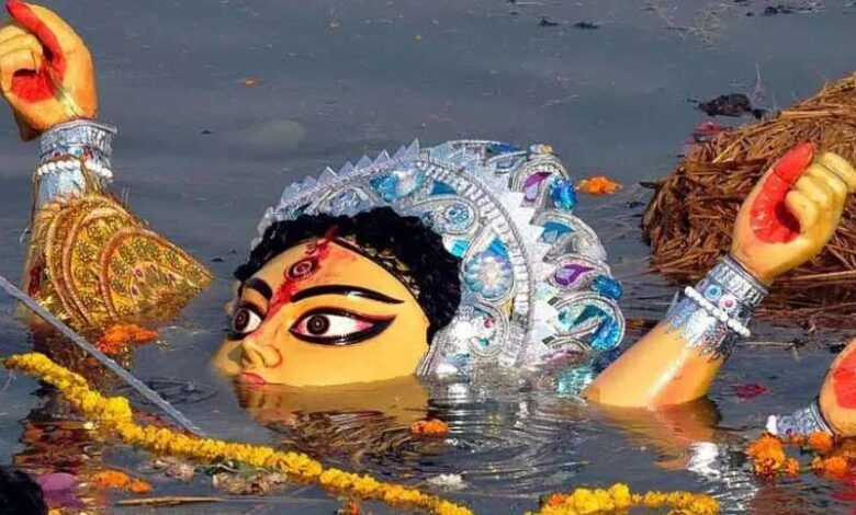 विसर्जन के दौरान करंट की चपेट में आने से 15 से अधिक लोग घायल , 3 लोगों की हालत गंभीर 