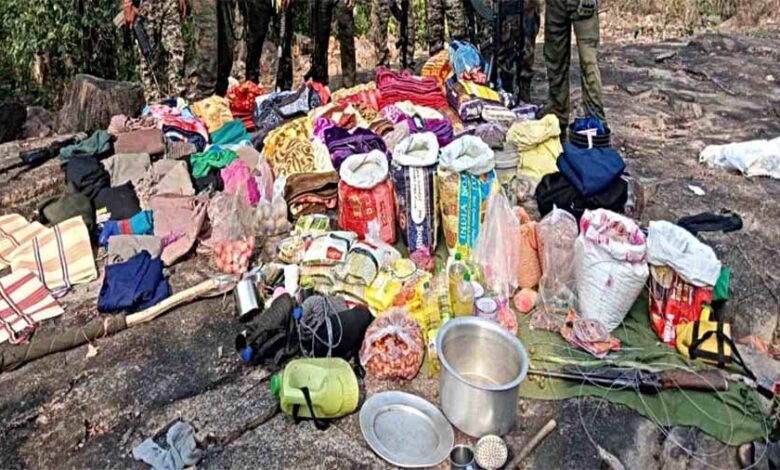 नक्सलियों के खिलाफ चलाए जा रहे ऑपरेशन के तहत मिली बड़ी सफलता, सिंगल शॉट रायफल और नक्सल सामग्री बरामद