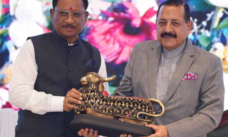 मुख्यमंत्री श्री साय और केन्द्रीय राज्य मंत्री डॉ. जितेन्द्र सिंह ने समापन सत्र को किया सम्बोधित मुख्यमंत्री श्री साय और केन्द्रीय राज्य मंत्री डॉ. जितेन्द्र सिंह ने समापन सत्र को किया सम्बोधित