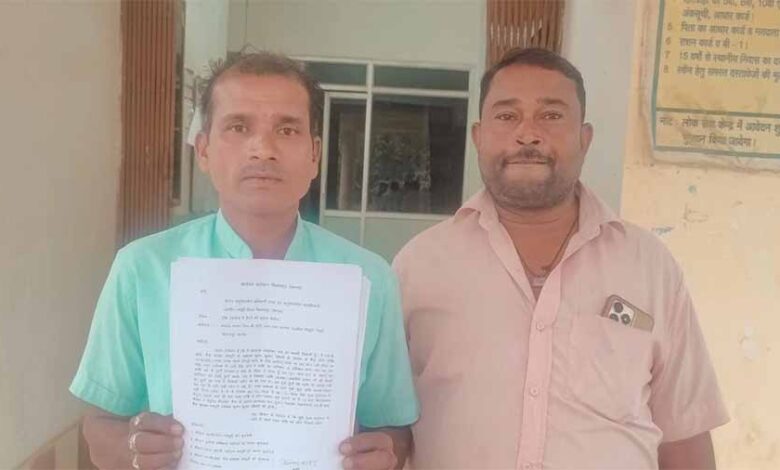 पोल्ट्री फ़ार्म संचालक ने बैंक मैनेजर को खिला दिए 38 हजार के मुर्गे पोल्ट्री फ़ार्म संचालक ने बैंक मैनेजर को खिला दिए 38 हजार के मुर्गे
