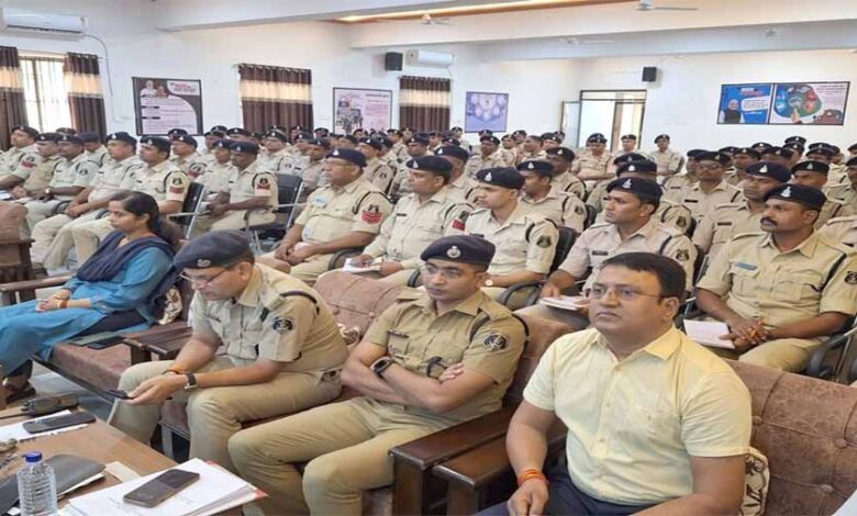 अपराधी को न्यायालय से सजा दिलाने के लिए साक्ष्य संकलन महत्वपूर्ण कड़ी अपराधी को न्यायालय से सजा दिलाने के लिए साक्ष्य संकलन महत्वपूर्ण कड़ी