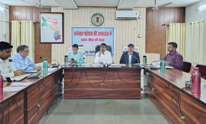 कलेक्टर ने रोड किनारे पर हुए अतिक्रमण को तत्काल हटाने के दिए निर्देश कलेक्टर ने रोड किनारे पर हुए अतिक्रमण को तत्काल हटाने के दिए निर्देश