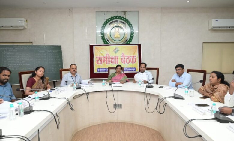 प्रेक्षकों एवं जिला निर्वाचन अधिकारी ने ली राजनैतिक दलों के अभ्यर्थियों के प्रतिनिधि की बैठक प्रेक्षकों एवं जिला निर्वाचन अधिकारी ने ली राजनैतिक दलों के अभ्यर्थियों के प्रतिनिधि की बैठक