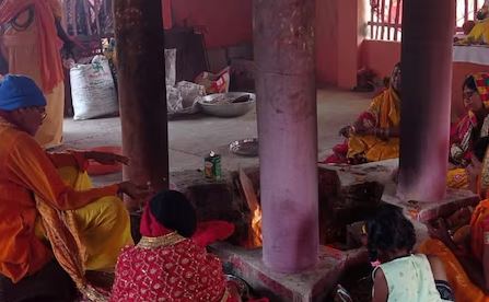 दुर्लभ जड़ी बूटियों से दी जाती है यहां हवन में आहुति, होता है ये फायदा दुर्लभ जड़ी बूटियों से दी जाती है यहां हवन में आहुति, होता है ये फायदा