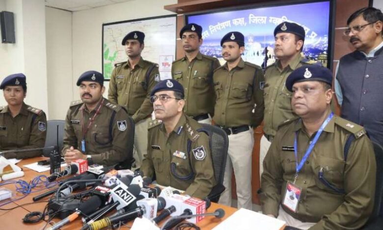 शहर में हुई दो लूट का आपस में जुड़ा है कनेक्शन शहर में हुई दो लूट का आपस में जुड़ा है कनेक्शन