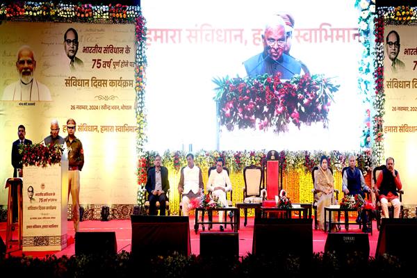 संविधान के संरक्षक भारत के लोग : राज्यपाल पटेल संविधान के संरक्षक भारत के लोग : राज्यपाल पटेल