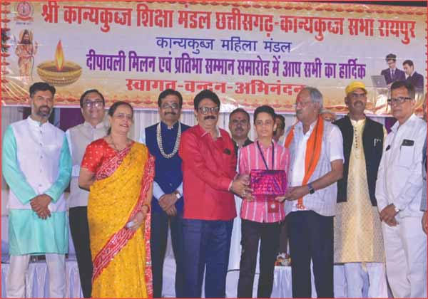 स्क्वैश के राष्ट्रीय खिलाड़ी सूर्यांश मिश्रा सम्मानित स्क्वैश के राष्ट्रीय खिलाड़ी सूर्यांश मिश्रा सम्मानित
