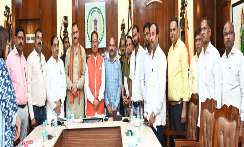 मुख्यमंत्री विष्णु देव साय की संवेदनशील पहल : समिति प्रबंधकों और कर्मचारियों की हड़ताल समाप्त मुख्यमंत्री विष्णु देव साय की संवेदनशील पहल : समिति प्रबंधकों और कर्मचारियों की हड़ताल समाप्त