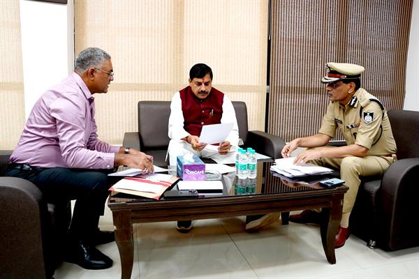 डिजिटल अरेस्ट या अन्य साइबर क्राइम की स्थिति में तत्काल पुलिस को सूचित करें: मुख्यमंत्री डॉ. यादव डिजिटल अरेस्ट या अन्य साइबर क्राइम की स्थिति में तत्काल पुलिस को सूचित करें: मुख्यमंत्री डॉ. यादव