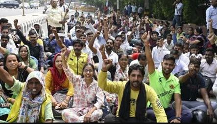 दिल्ली में बस मार्शलों की बहाली पर फिर बढ़ी सियासत दिल्ली में बस मार्शलों की बहाली पर फिर बढ़ी सियासत