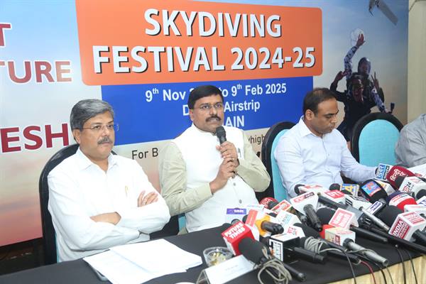 स्काई डाइविंग फेस्टिवल 9 नवम्बर से उज्जैन में-राज्य मंत्री लोधी स्काई डाइविंग फेस्टिवल 9 नवम्बर से उज्जैन में-राज्य मंत्री लोधी