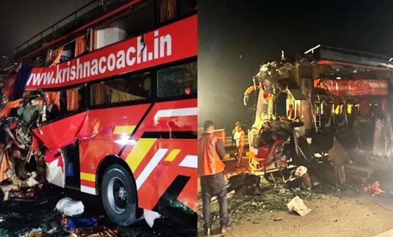 BREAKING: यमुना एक्सप्रेस वे पर भीषण हादसा, डबल डेकर बस ट्रक से जा भिड़ी, 5 की मौत, कई घायल