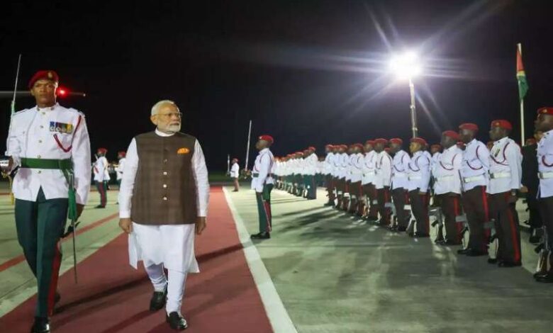 गुयाना पहुंचे पीएम मोदी, भारतीय समुदाय के स्वागत से गदगद………….स्वागत के लिए हार्दिक धन्यवाद गुयाना पहुंचे पीएम मोदी, भारतीय समुदाय के स्वागत से गदगद………….स्वागत के लिए हार्दिक धन्यवाद