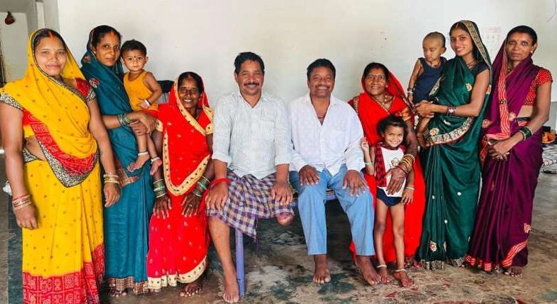 पटेल परिवार की 6 महिलाओं को मिल रहा है महतारी वंदन का लाभ पटेल परिवार की 6 महिलाओं को मिल रहा है महतारी वंदन का लाभ