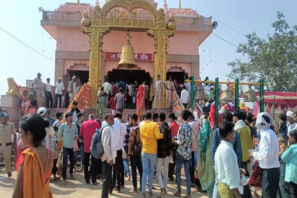 दतिया के मां रतनगढ़ माता मंदिर मेले में 30 लाख से अधिक श्रृद्धालुओं ने किए दर्शन दतिया के मां रतनगढ़ माता मंदिर मेले में 30 लाख से अधिक श्रृद्धालुओं ने किए दर्शन
