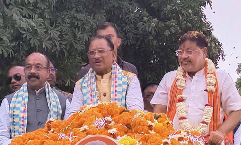 सीएम के रोड शो से रायपुर दक्षिण विधानसभा हुआ भाजपामय सीएम के रोड शो से रायपुर दक्षिण विधानसभा हुआ भाजपामय
