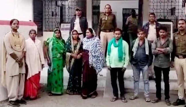 फर्जी मुख्तरनामा बनकर हिस्सेदार की बेच दी जमीन, 4 महिला समेत 7 गिरफ्तार फर्जी मुख्तरनामा बनकर हिस्सेदार की बेच दी जमीन, 4 महिला समेत 7 गिरफ्तार