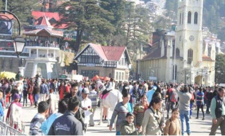 लंबे वीकेंड पर हिमाचल पहुंच रहे पर्यटक, होटल कारोबारियों के चेहरे खिले लंबे वीकेंड पर हिमाचल पहुंच रहे पर्यटक, होटल कारोबारियों के चेहरे खिले